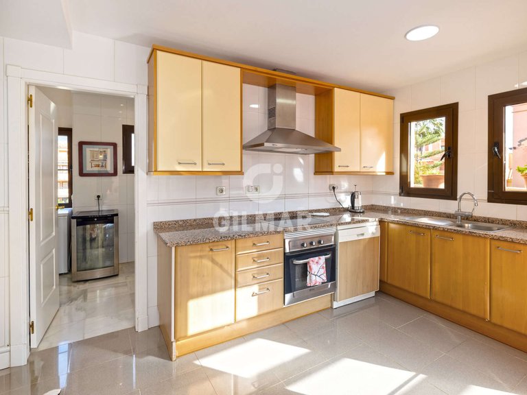 Town House for Sale in Atalaya Isdabe, Malaga 11