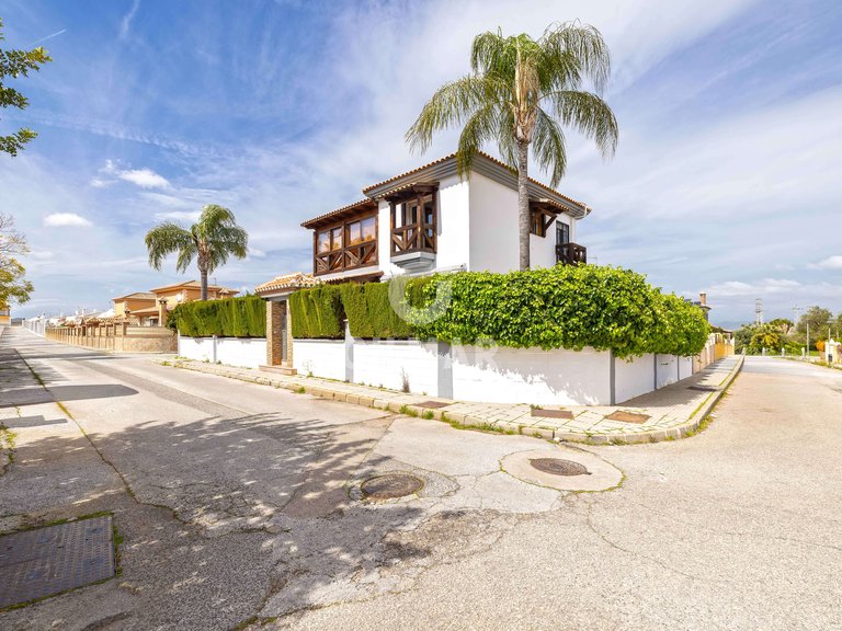 Villa for Sale in AlhaurÍn De La Torre, Malaga 1