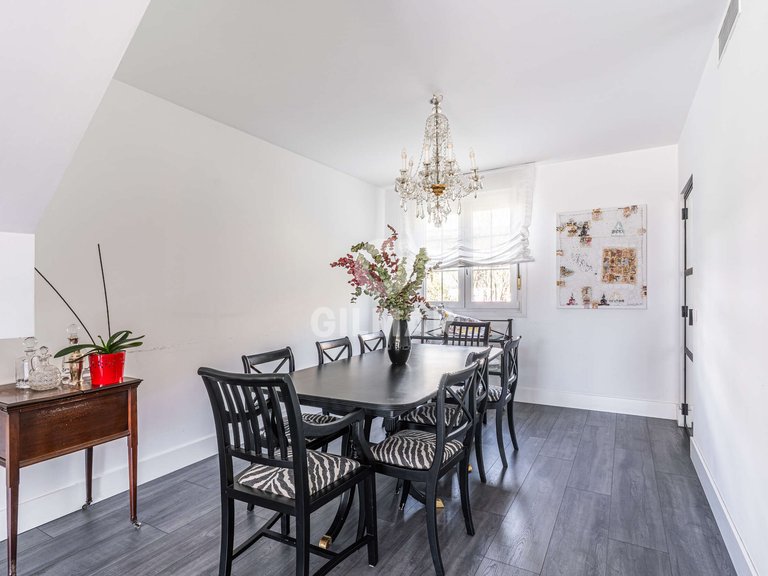 Town House for Sale in Madrid, Madrid 10