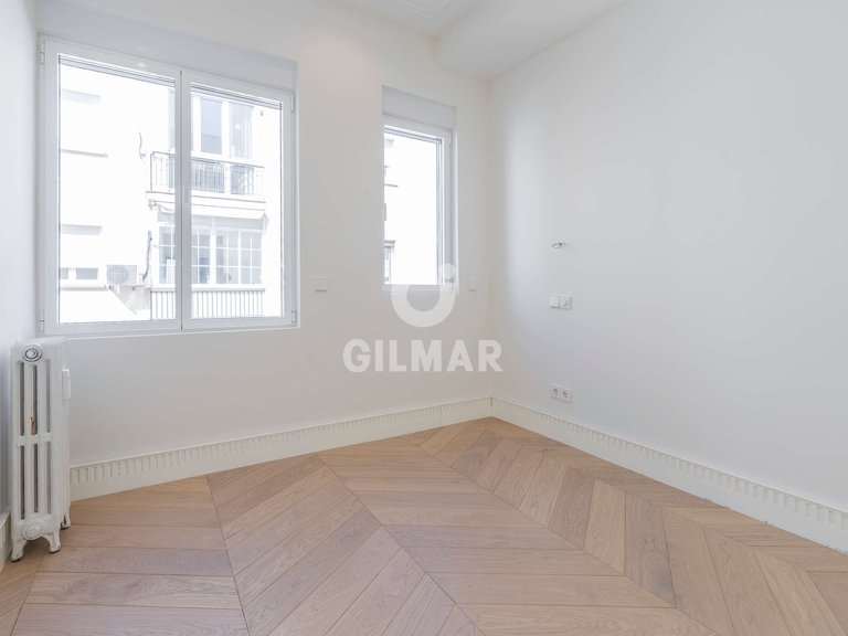 Apartment for Sale in Madrid, Madrid 18