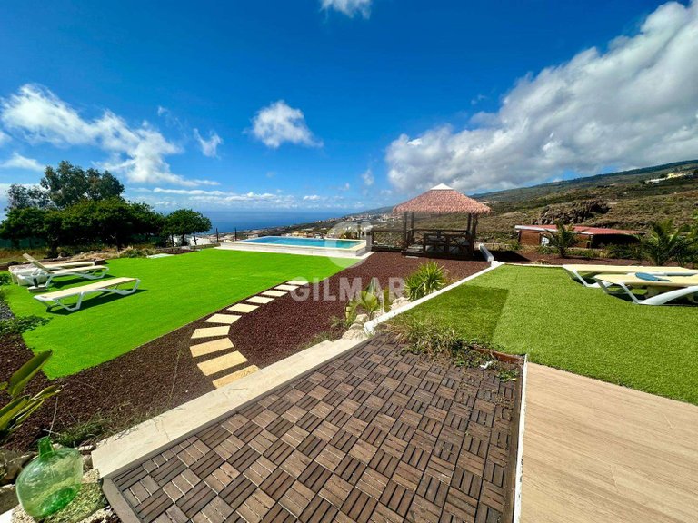 Villa for Sale in GuÍa De Isora, Tenerife 1