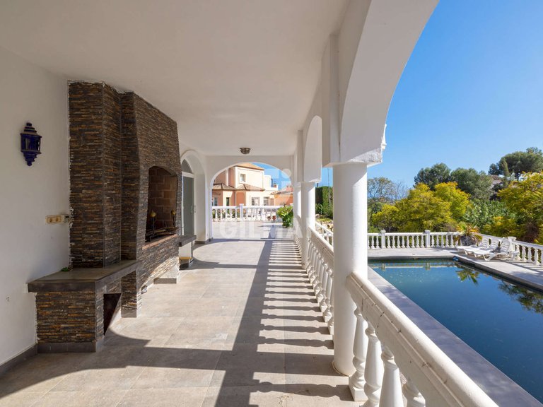 Villa for Sale in BenahavÍs, Malaga 2