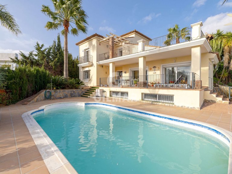Villa for Sale in Casares, Malaga 1