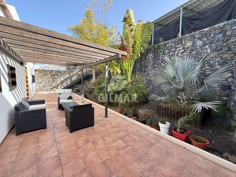 Villa for Sale in GuÍa De Isora, Tenerife 1