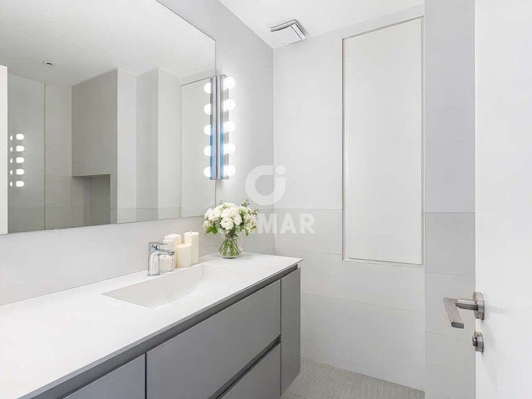 Town House for Sale in Madrid, Madrid 28