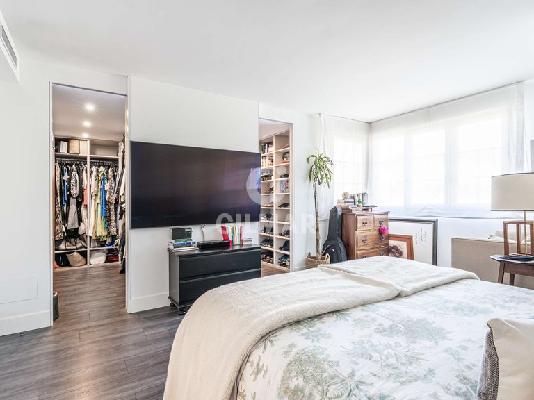 Town House for Sale in Madrid, Madrid 17