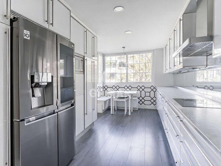 Town House for Sale in Madrid, Madrid 12