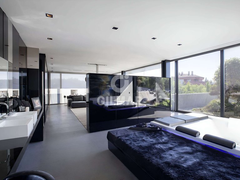 Villa for Sale in Madrid, Madrid 21