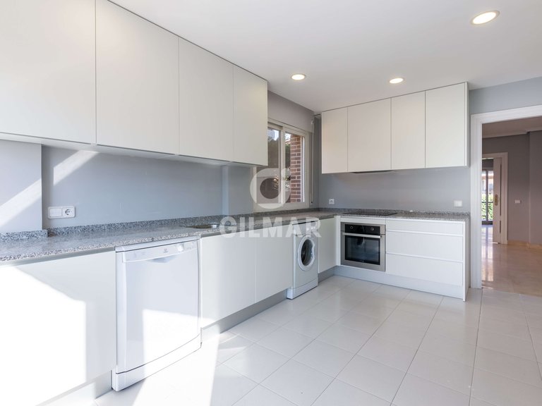 Town House for Rent in Madrid, Madrid 12