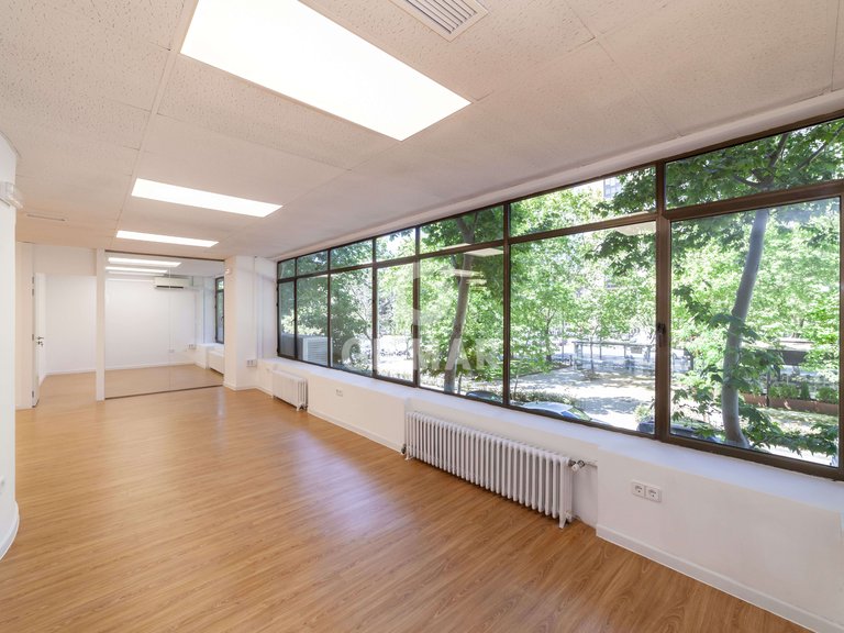 Commercial for Sale in Madrid, Madrid 28