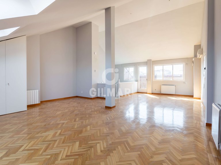 Town House for Rent in Madrid, Madrid 46