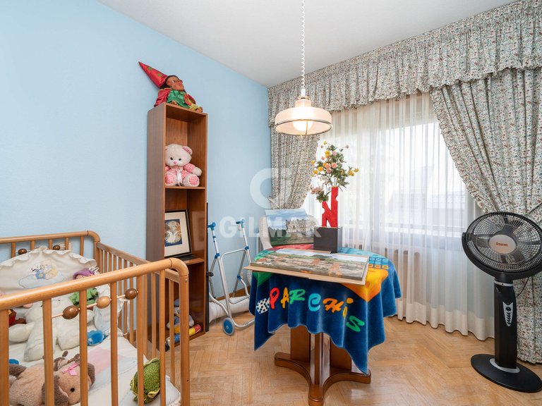 Town House for Sale in Madrid, Madrid 5