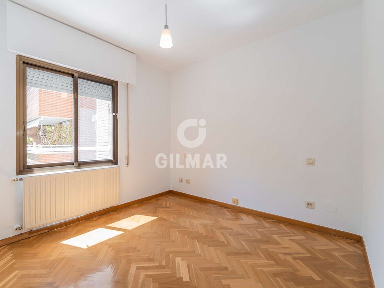 Apartment for Sale in Madrid, Madrid 18