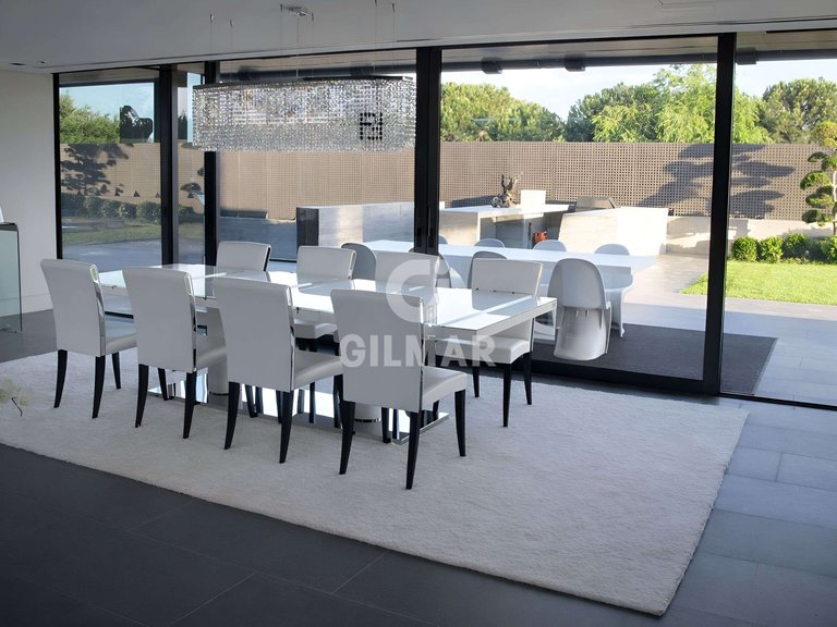Villa for Sale in Madrid, Madrid 17