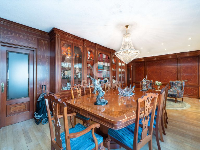 Town House for Sale in Madrid, Madrid 20