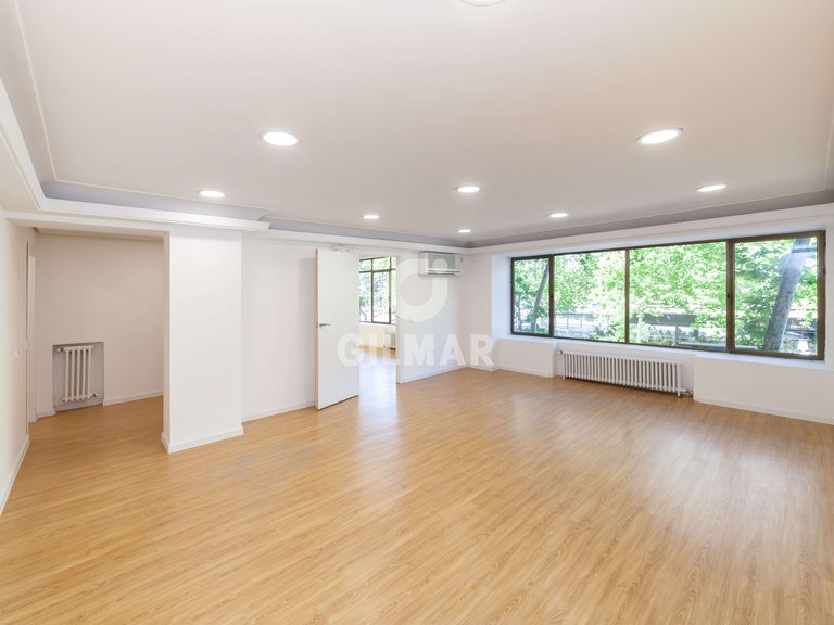 Commercial for Sale in Madrid, Madrid 30