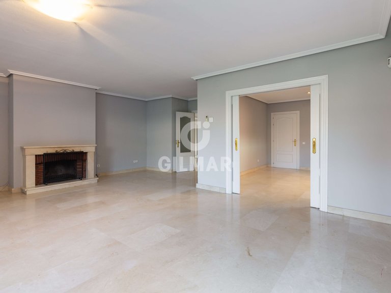 Town House for Rent in Madrid, Madrid 17