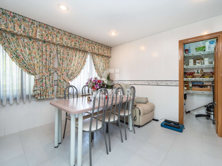 Town House for Sale in Madrid, Madrid 23