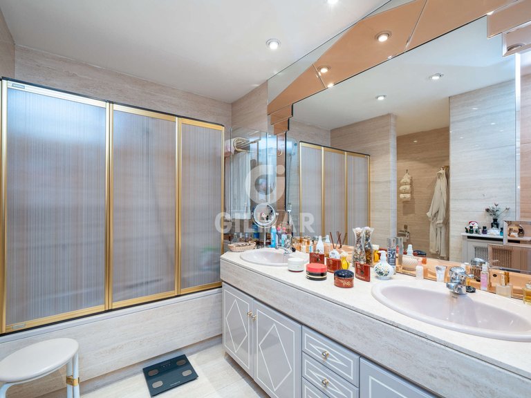 Town House for Sale in Madrid, Madrid 11