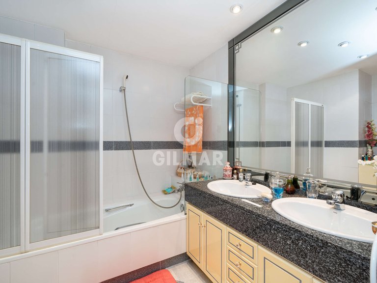 Town House for Sale in Madrid, Madrid 10