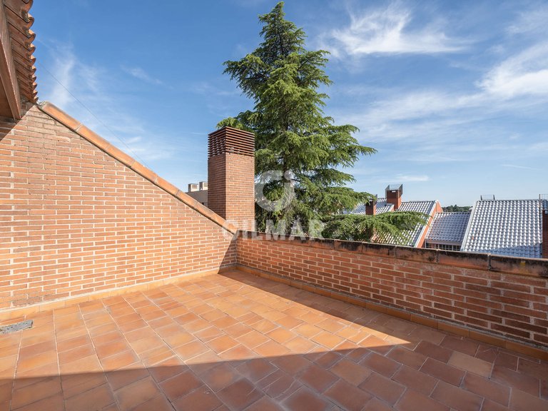 Town House for Sale in Madrid, Madrid 17
