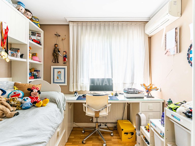 Apartment for Sale in Madrid, Madrid 18