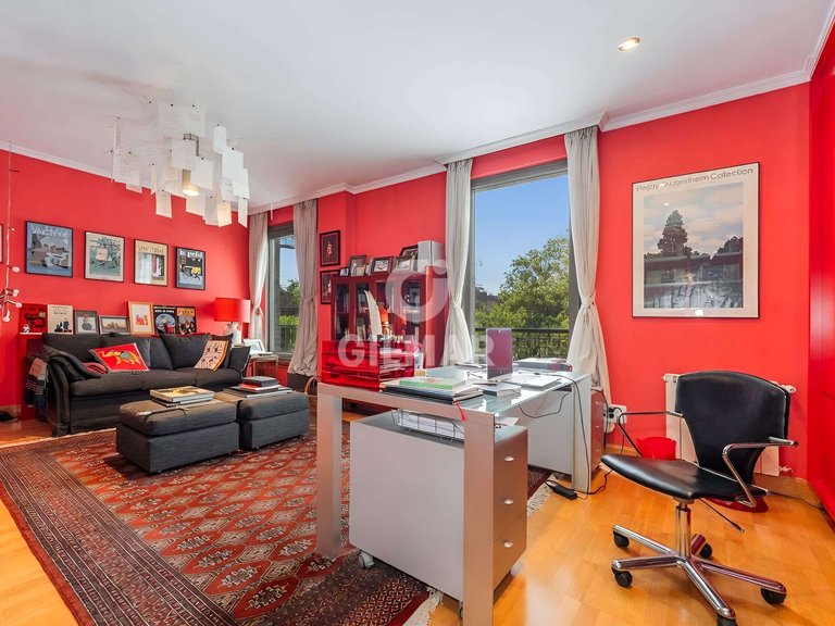 Town House for Sale in Madrid, Madrid 18
