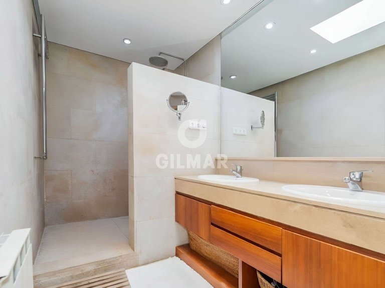 Town House for Sale in Madrid, Madrid 21