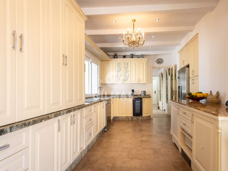 Villa for Sale in Estepona, Malaga 11