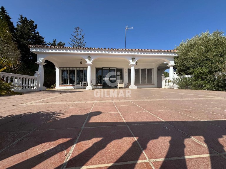 Villa for Sale in El ParaÍso, Malaga 1