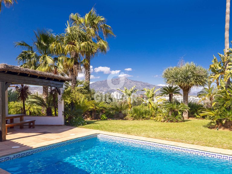 Villa for Sale in Estepona, Malaga 4