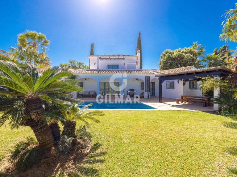 Villa for Sale in Estepona, Malaga 1