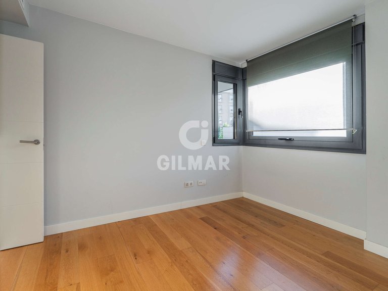 Town House for Sale in Madrid, Madrid 17