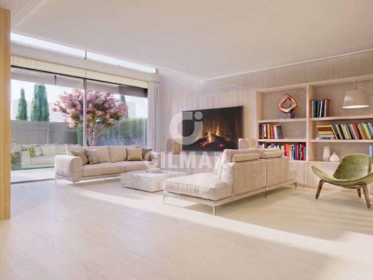 Town House for Sale in Madrid, Madrid 17