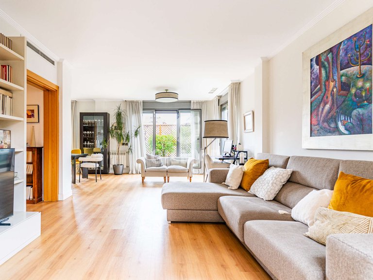 Town House for Sale in Madrid, Madrid 11