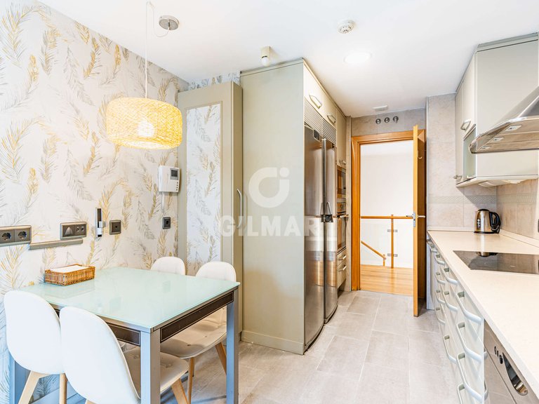 Town House for Sale in Madrid, Madrid 16