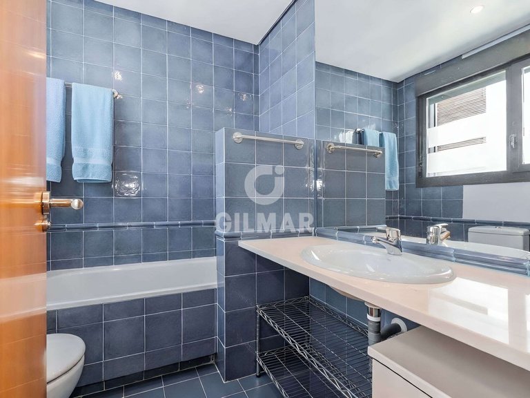 Town House for Sale in Madrid, Madrid 23