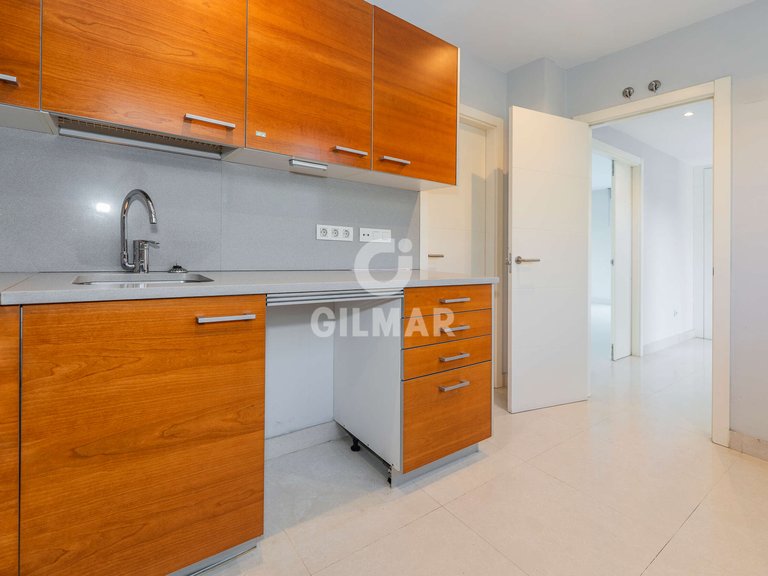 Town House for Sale in Madrid, Madrid 5