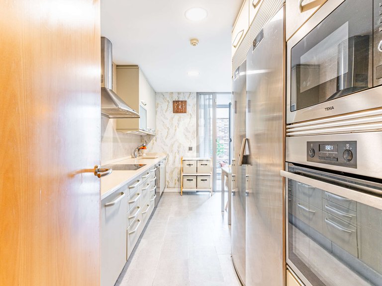 Town House for Sale in Madrid, Madrid 13