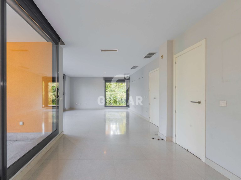 Town House for Sale in Madrid, Madrid 11
