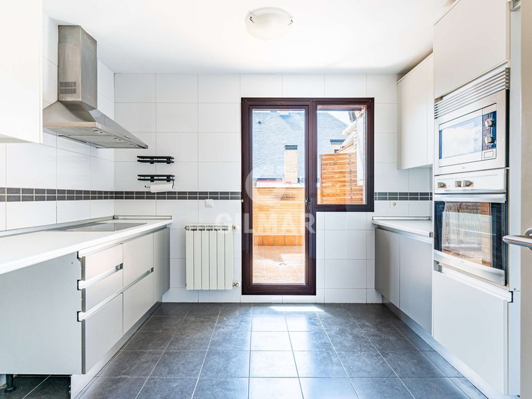 Town House for Sale in Boadilla Del Monte, Madrid 19
