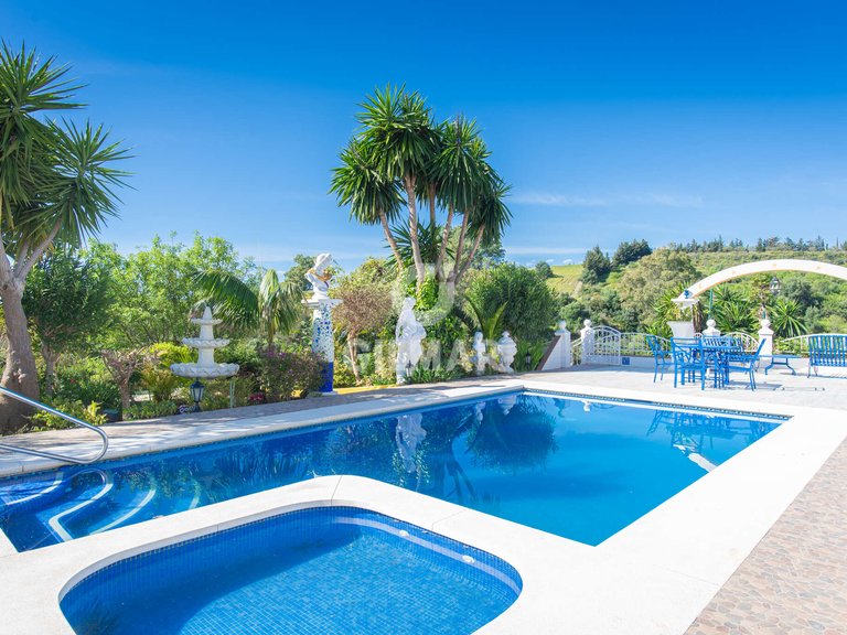 Villa for Sale in Estepona, Malaga 16