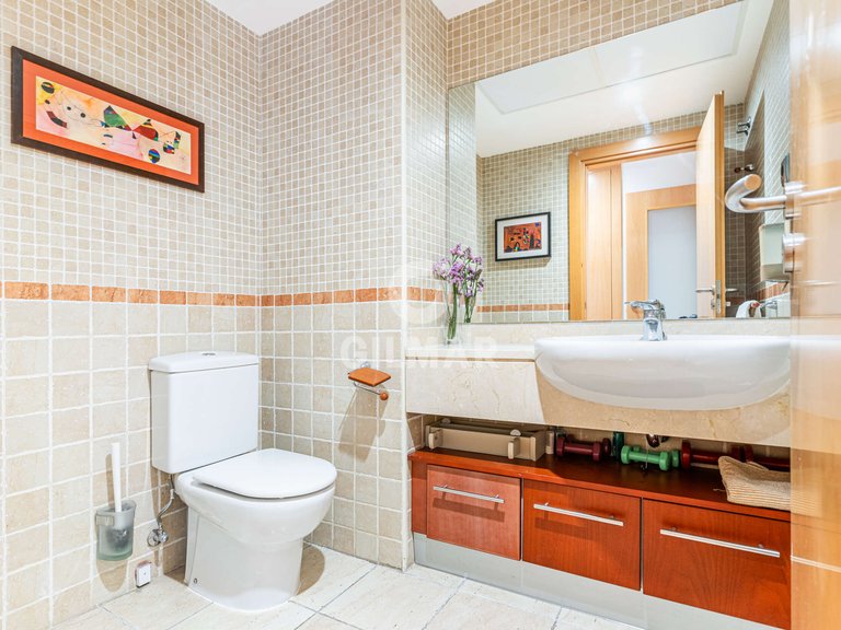 Town House for Sale in Madrid, Madrid 17