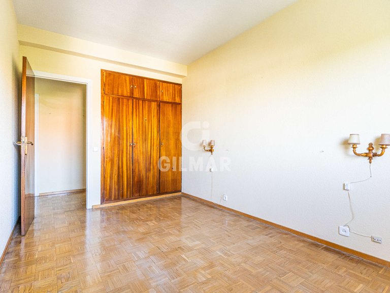 Apartment for Sale in Madrid, Madrid 18