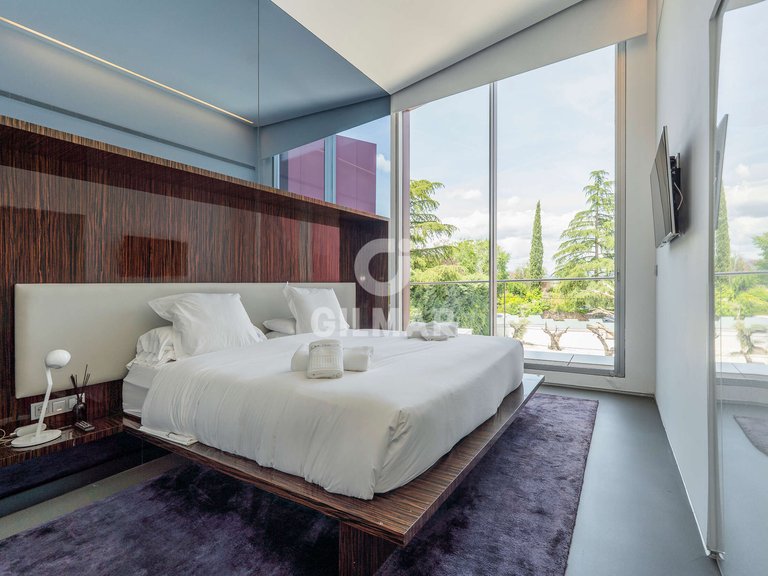 Villa for Sale in Madrid, Madrid 28