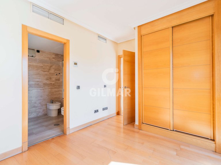 Apartment for Sale in Madrid, Madrid 18