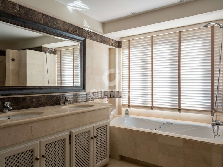 Villa for Sale in Marbella, Malaga 27