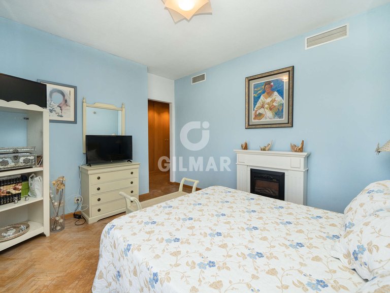 Town House for Sale in Madrid, Madrid 20