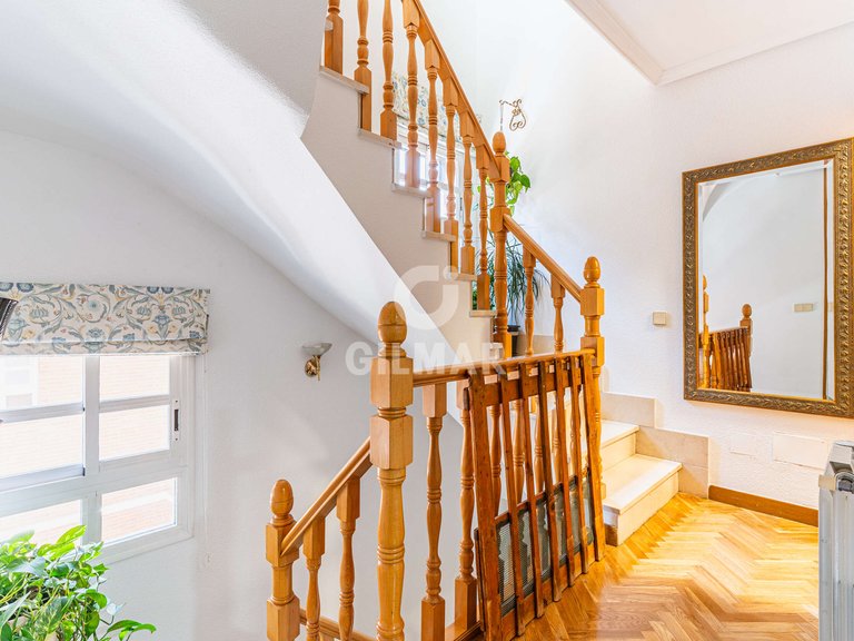 Town House for Sale in Madrid, Madrid 16