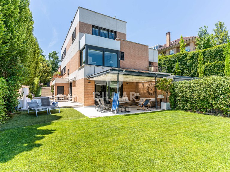 Town House for Sale in Madrid, Madrid 5